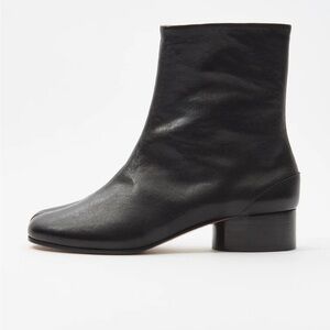 MAISON MARGIELA Black Tabi Low Heel Boots - 36